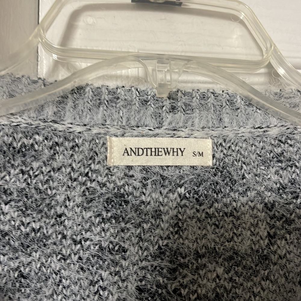 Women's Oversized Batwing Sleeve boutique sweater - Picture 2 of 4